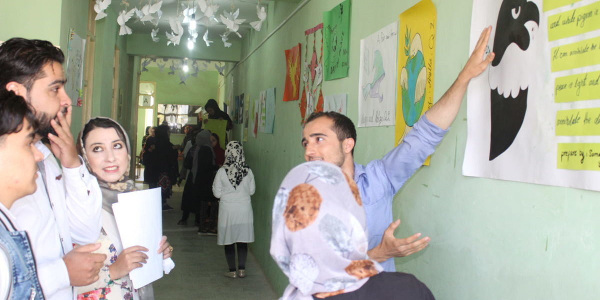 Celebraciones del Día Internacional de la Paz en el Instituto Técnico de Herat.