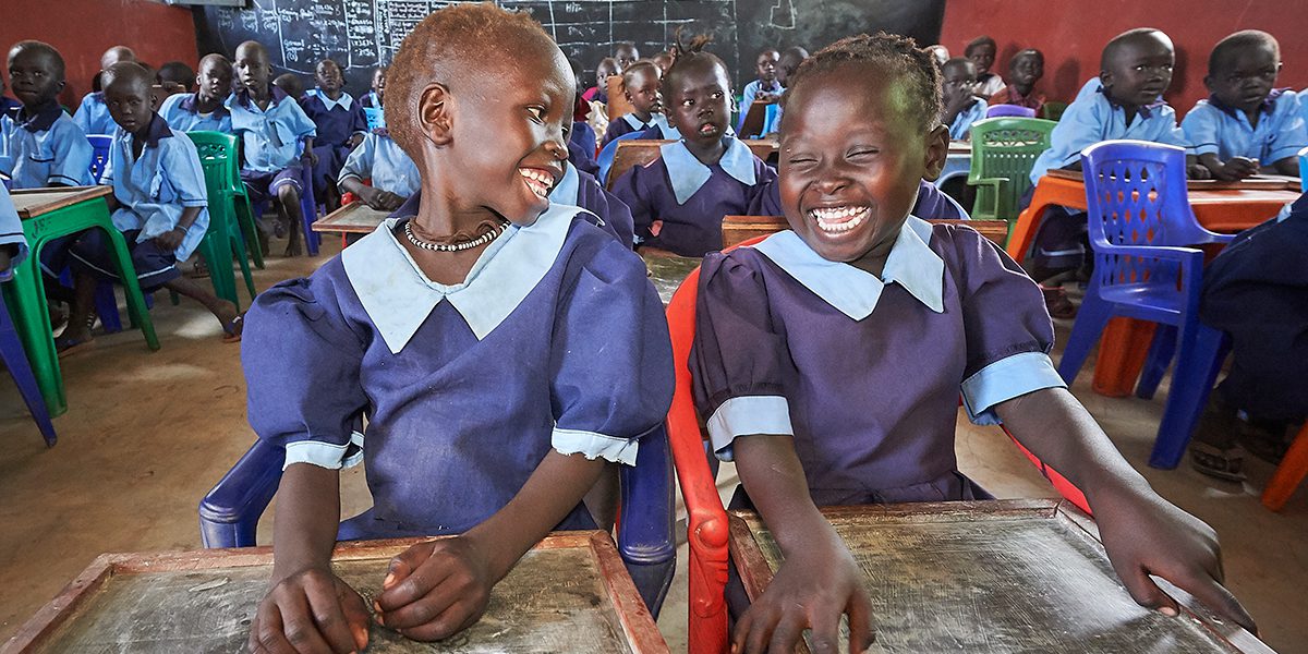 Des petites filles dans une école primaire de JRS, à Bunj, Soudan du Sud (Paul Jeffrey/Misean Cara)