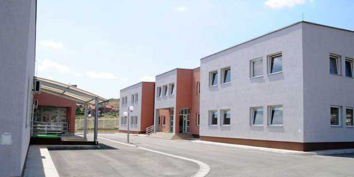 Una vista del centro de recepción de asilo a 25 km de Pristina, Kosovo. (Servicio Jesuita a Refugiados)