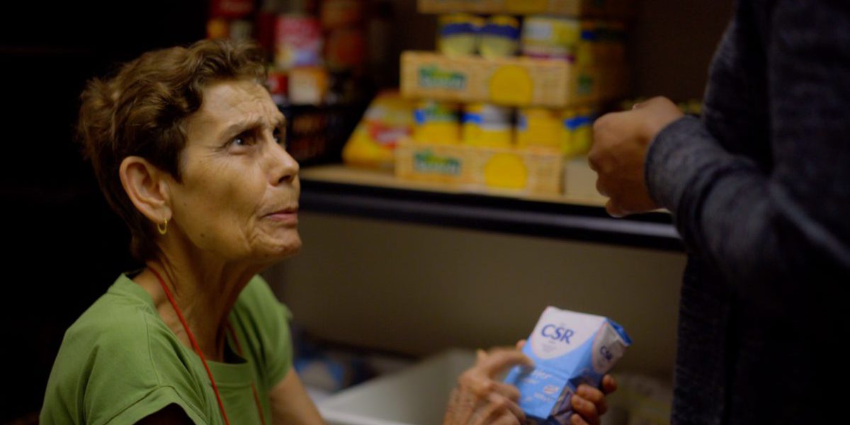 Marthe fait du bénévolat à la banque alimentaire du JRS à Parramatta.