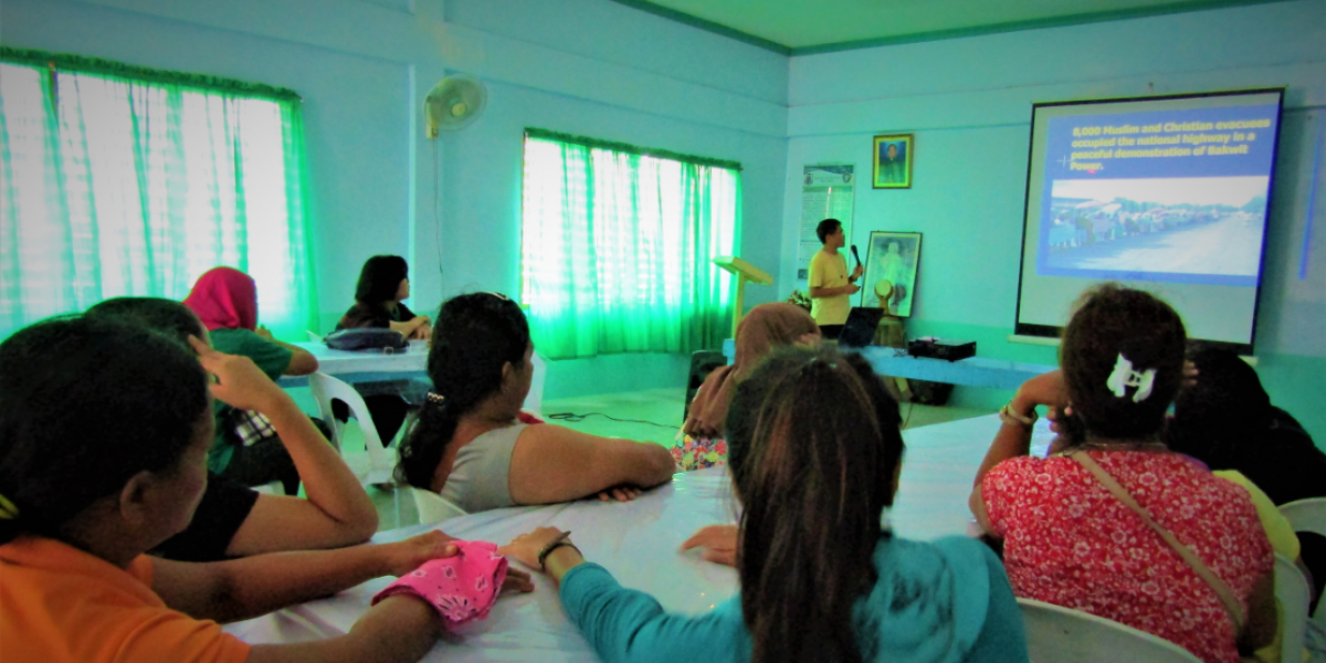 JRS soutient des femmes musulmanes et chrétiennes à Mindanao, Philippines, pour s‘unir comme défendeurs de la paix (Service Jésuite des Réfugiés)