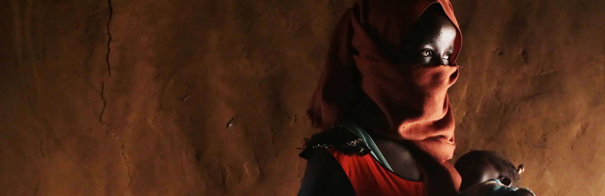Despite the challenges of being an 18-year old mother in a refugee camp, Souad is determined to pursue her education. (Sergi Camara)