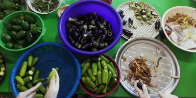 Women prepare food at the FVDL centre cooking session