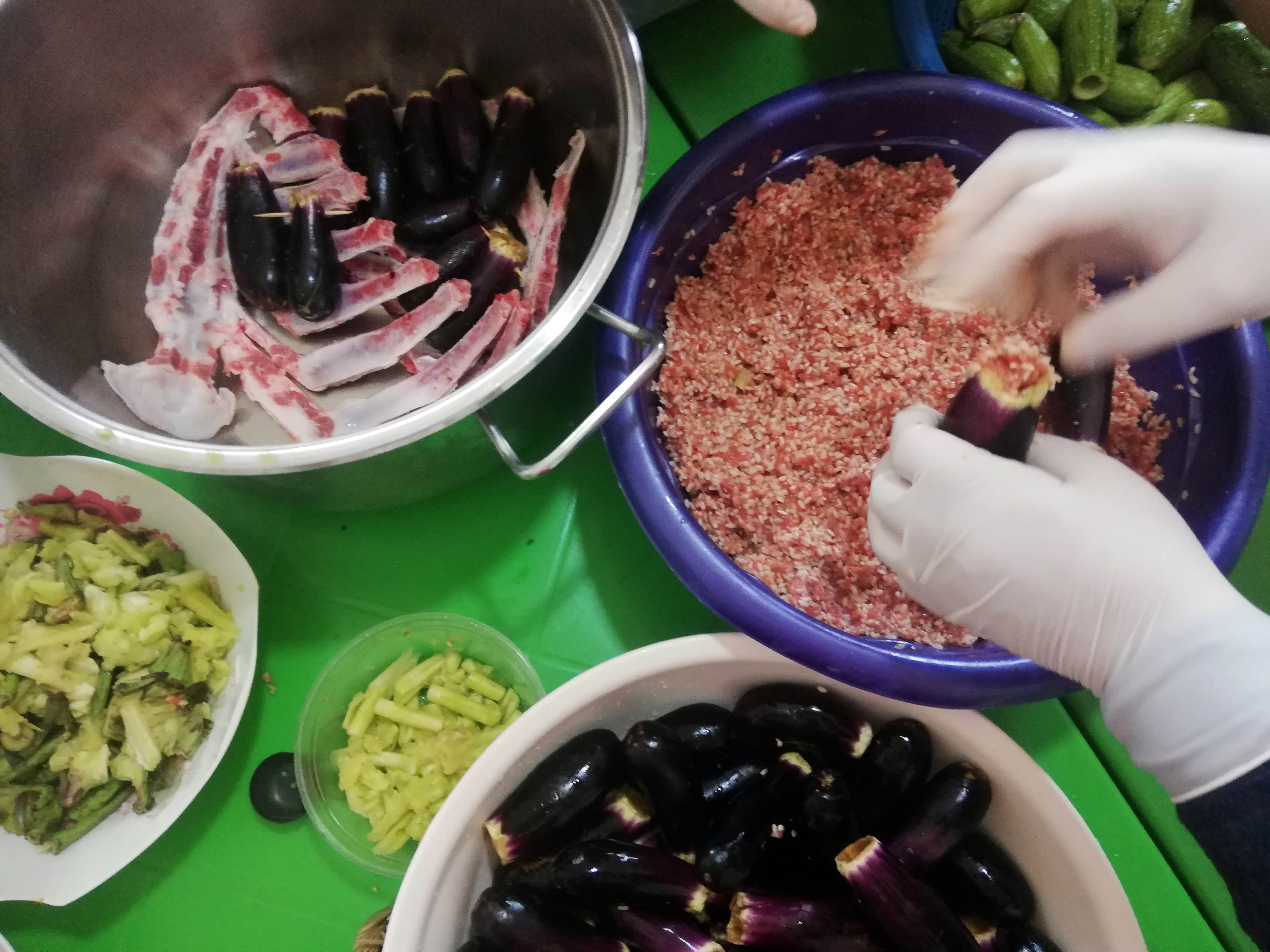 A woman prepares traditional Syrian food. (Jesuit Refugee Service)