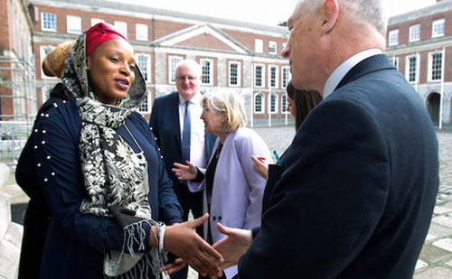 Fatima Mofokeng, participant of JRS Ireland' Fáilte Project, and David Stanton, Minister of State for Equality, Immigration and Integration in Ireland.
