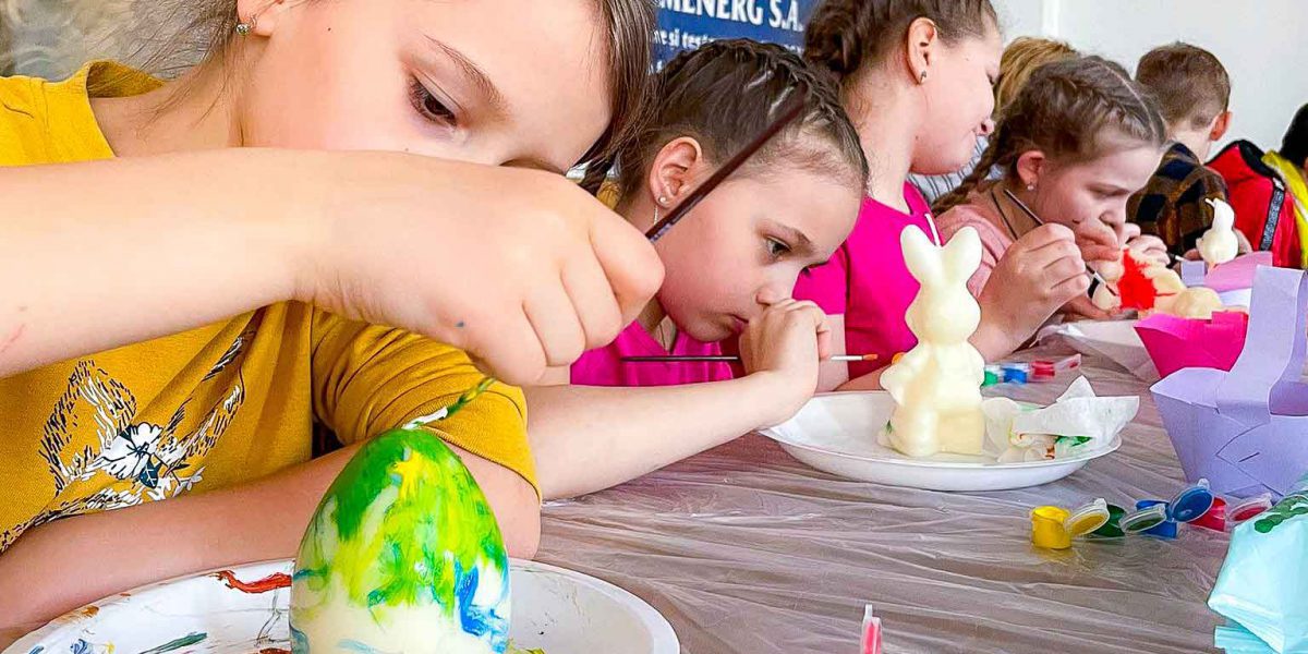 Ukrainian children painting eggs during a stress relief activity organised by JRS Romania. Easter blessings.