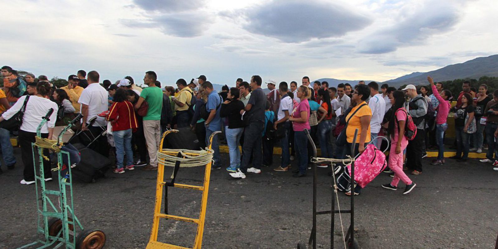 Venezuelan refugees at Colombian border (Photo: George Castellanos / Jesuit Refugee Service)