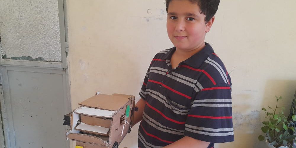 Amro, a young Syrian refugee inventor, reveals his talent - JRS