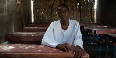 En Chad, la nueva llegada de niños desplazados en edad escolar tras el conflicto de Sudán ha impactado en el acceso a la educación.