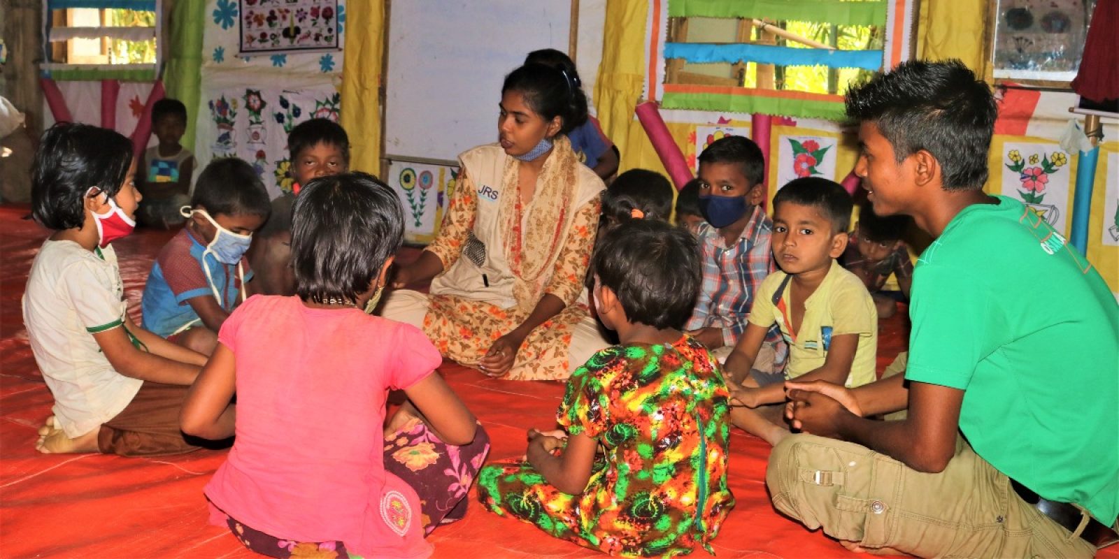 Interview with Fr Jerry Gomes SJ, JRS Bangladesh Country Director, who has been accompanying Rohingyas in Bangladesh since 2020. JRS accompanying refugee children in Bangladesh (Jesuit Refugee Service).