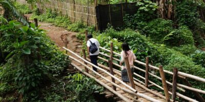 L'éducation aide une enseignante déplacée au Myanmar à retrouver l'espoir, ouvrant la voie à un avenir pacifique.