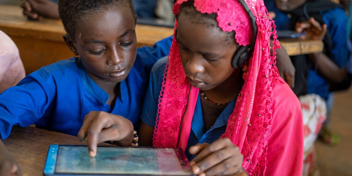 In his prayer intention, Pope Francis advocates for the right to education for migrant and refugee children and young people. Children attending classes in Goz Beida, Chad (Jesuit Refugee Service).