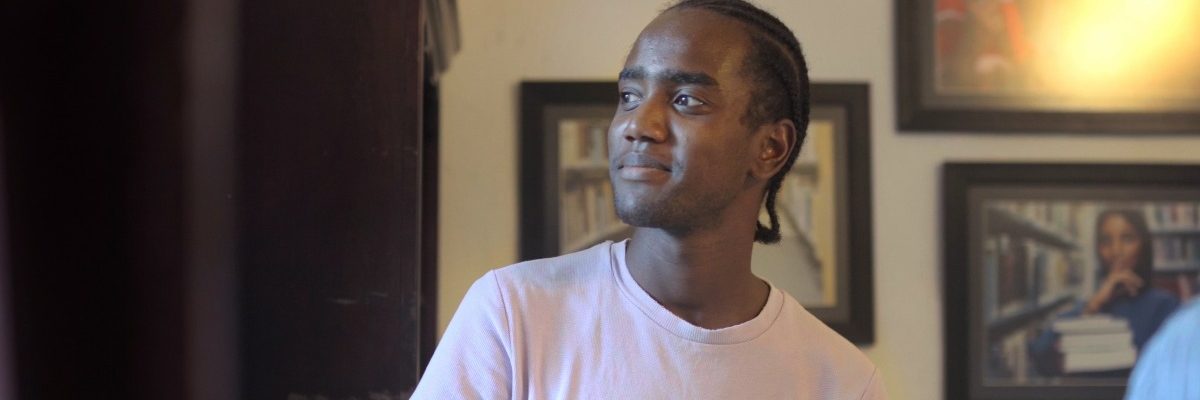 Un fotógrafo sudanés utiliza su arte como un medio para establecer conexiones y fomentar la convivencia pacífica.