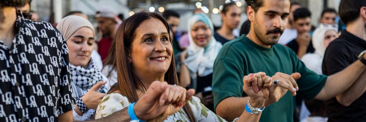 Este recurso es una invitación para que las comunidades actúen, creando espacios de encuentro y transformación social. El Festival del Encuentro organizado anualmente por JRS Jordania (Servicio Jesuita a Refugiados)