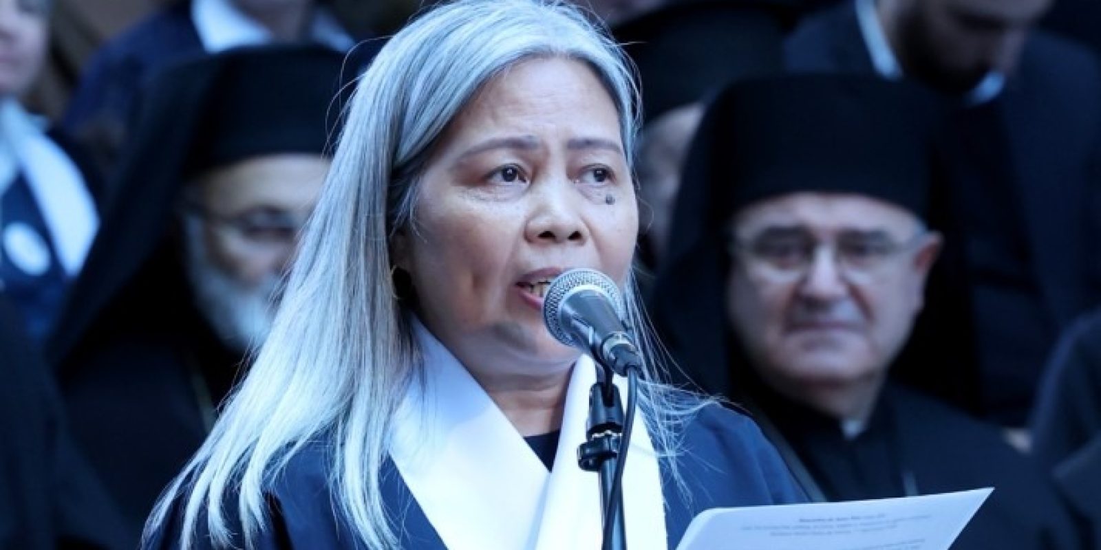 During his first apostolic journey, Pope Leo XIV listened to the testimony of a refugee in Lebanon, who has dedicated herself to serving others. (Lebanese Government and the Presidential Palace, in collaboration with the Assemblée des Patriarches et des Evêques Catholiques au Liban).