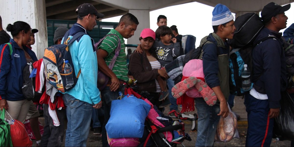 Thematic paper on refugee repatriation, presenting case studies and good practices to promote fair, voluntary and dignified returns. Migrants wait in line to get transportation that will help them to reach the city of Guadalajara at a crossing on the outskirts of Irapuato, 2019 (Jesuit Refugee Service).