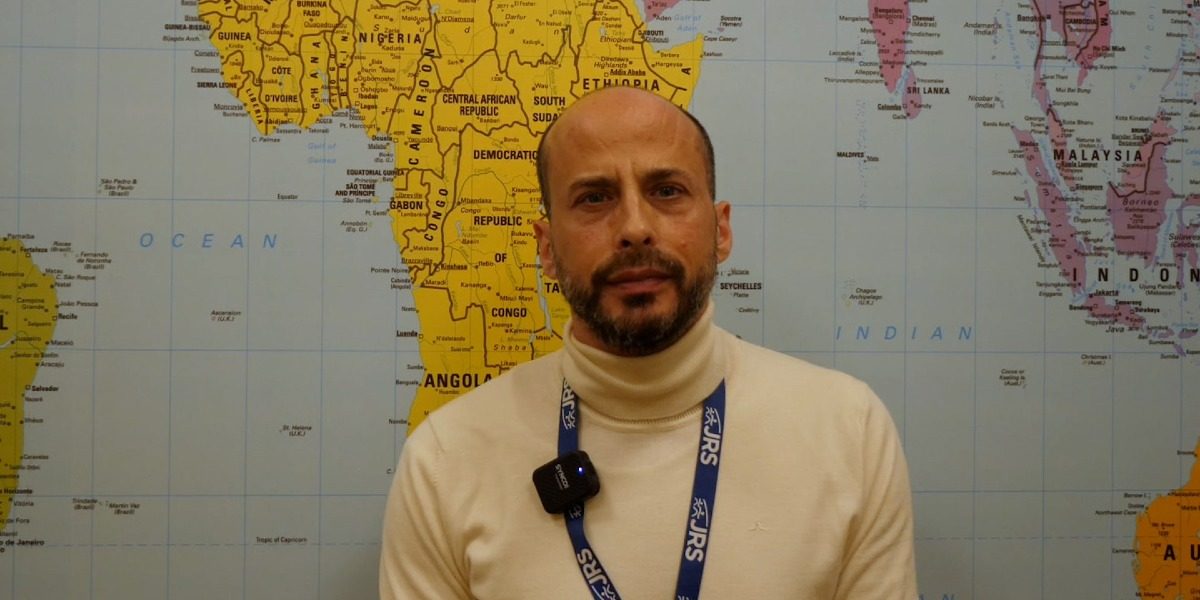 Al concluir el Año Jubilar de la Esperanza, compartimos el testimonio de Wael, redactado con ocasión del Jubileo de los Migrantes. Wael Hulou, miembro del personal del JRS (Servicio Jesuita a Refugiados).