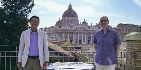 Dr Thomas Poon, President of Loyola Marymount University, and Br Michael Schöpf SJ, JRS International Director, signing the Memorandum of Understanding establishing a partnership between Loyola Marymount University and JRS.