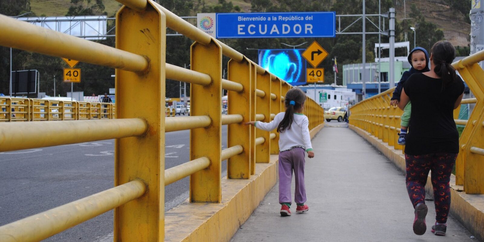 Des personnes migrantes traversent la frontière entre le Venezuela et l’Équateur (photo d’archives, Service jésuite des réfugiés).